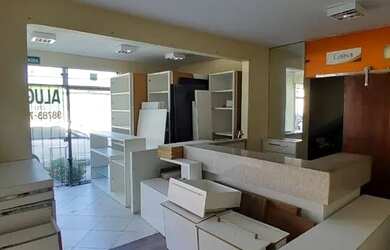 Imagem: O depósito possui 5 Vagas na garagem e está localizado em