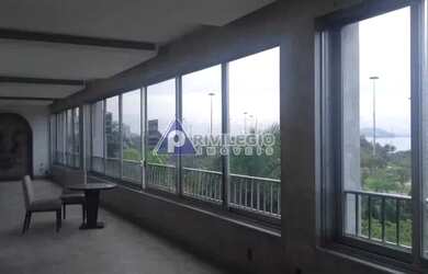 Imagem: O apartamento possui 4 Dormitórios, 4 Banheiros, 2 Vagas na