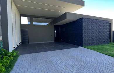 Imagem: A casa em condomínio possui 3 Dormitórios, 3 Banheiros, 2