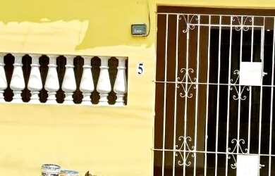 Imagem: A casa possui 2 Dormitórios, 1 Banheiro, 1 Vaga na garagem