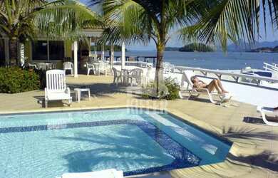 Imagem: A casa em condomínio possui 4 Dormitórios, 5 Banheiros, 4