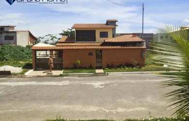 Imagem: A casa possui 4 Dormitórios, 5 Banheiros, 3 Vagas na garagem