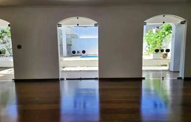 Imagem: A casa em condomínio possui 4 Dormitórios, 5 Banheiros, 4