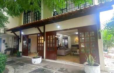 Imagem: A casa possui 5 Dormitórios, 5 Banheiros, 5 Vagas na garagem