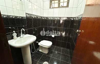 Imagem 15: Casa residencial com 4 quartos sendo 1 suíte disponível para locação...