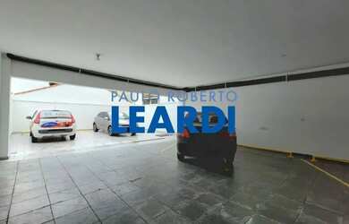 Imagem: O depósito possui 5 Vagas na garagem, 425m² de Área e está