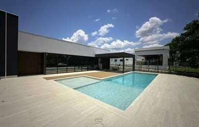 Imagem: A casa em condomínio possui 5 Dormitórios, 2 Banheiros, 5