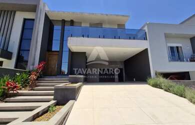 Imagem: A casa em condomínio possui 3 Dormitórios, 1 Banheiro, 2 Vagas