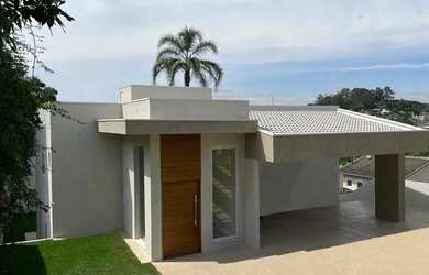 Imagem: A casa em condomínio possui 4 Dormitórios, 4 Banheiros, 3