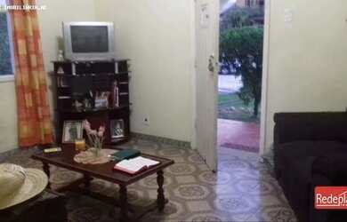 Imagem: A casa possui 5 Dormitórios, 3 Banheiros, 2 Vagas na garagem