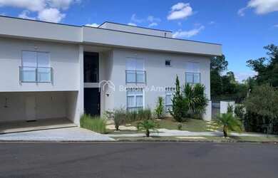 Imagem: A casa em condomínio possui 4 Dormitórios, 5 Banheiros, 5