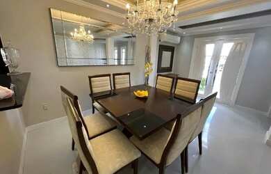 Imagem: A casa possui 4 Dormitórios, 4 Banheiros, 3 Vagas na garagem