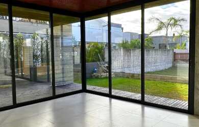 Imagem 13: Condomínio Rosa Internacional, localizado na Praia do Rosa, ao lado da...