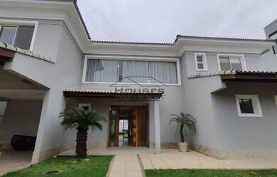 Imagem: A casa possui 5 Dormitórios, 2 Banheiros, 4 Vagas na garagem