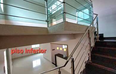 Imagem: A casa possui 3 Dormitórios, 3 Banheiros, 2 Vagas na garagem