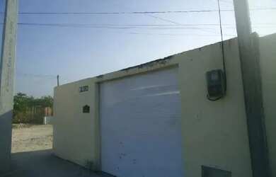 Imagem: A casa possui 2 Dormitórios, 1 Banheiro, 1 Vaga na garagem