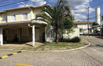 Imagem: A casa em condomínio possui 3 Dormitórios, 2 Banheiros, 3