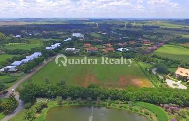 Imagem: O terreno possui 7045m² de Área e está localizado em Porto