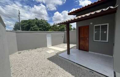 Imagem: A casa possui 2 Dormitórios, 2 Banheiros, 2 Vagas na garagem