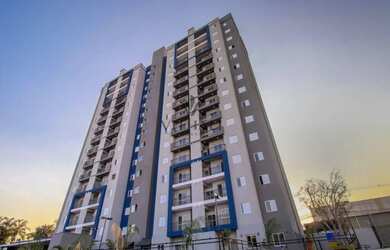 Imagem: O apartamento possui 2 Dormitórios, 1 Banheiro, 1 Vaga na garagem