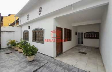 Imagem: A casa possui 3 Dormitórios, 1 Banheiro, 1 Vaga na garagem