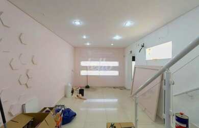 Imagem: O depósito possui 2 Vagas na garagem, 189m² de Área e está