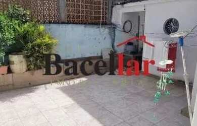 Imagem: A casa possui 3 Dormitórios, 2 Banheiros, 1 Vaga na garagem