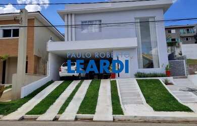 Imagem: A casa em condomínio possui 4 Dormitórios, 5 Banheiros, 4