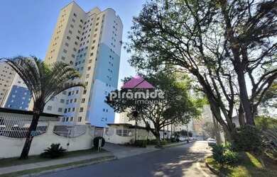 Imagem: O apartamento possui 1 Dormitório, 1 Banheiro, 1 Vaga na garagem