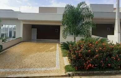 Imagem: A casa em condomínio possui 3 Dormitórios, 3 Banheiros, 2