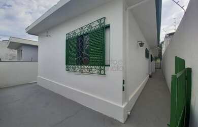 Imagem: A casa possui 3 Dormitórios, 2 Banheiros, 184m² de Área e