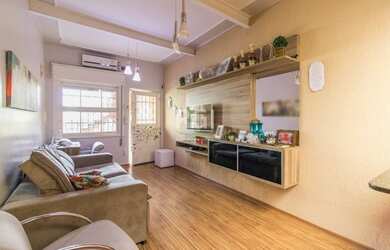 Imagem 1: Casa em Menino Deus. Churrasqueira, Ar-condicionado, Área de serviçoe330m²...