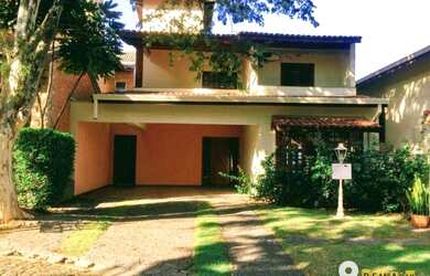 Imagem: A casa possui 4 Dormitórios, 5 Banheiros, 235m² de Área e