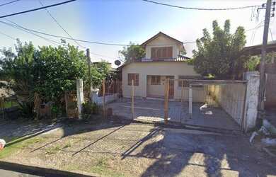 Imagem 1: Terreno com 3 casas. 100m² de Área, 1 Vaga na garageme3 Dormitórios