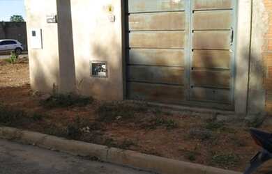 Imagem: A casa possui 3 Dormitórios, 1 Banheiro, 4 Vagas na garagem