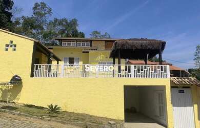 Imagem: A casa possui 4 Dormitórios, 5 Banheiros, 3 Vagas na garagem
