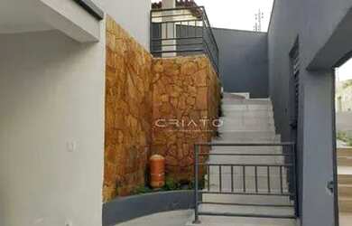 Imagem: A casa possui 3 Dormitórios, 4 Banheiros, 2 Vagas na garagem