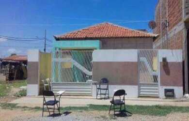 Imagem: A casa possui 1 Dormitório, 1 Banheiro, 1 Vaga na garagem