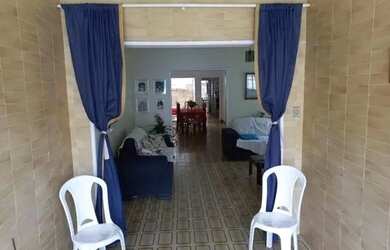 Imagem: A casa possui 2 Dormitórios, 2 Banheiros, 1 Vaga na garagem