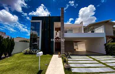 Imagem: A casa possui 4 Dormitórios, 4 Banheiros, 1 Vaga na garagem