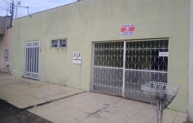 Imagem: A casa possui 2 Dormitórios, 1 Banheiro, 1 Vaga na garagem