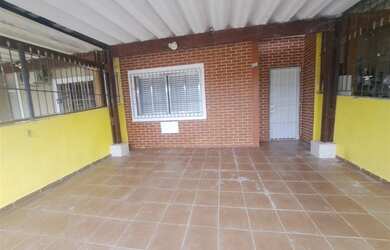 Imagem: A casa possui 1 Dormitório, 1 Banheiro, 2 Vagas na garagem