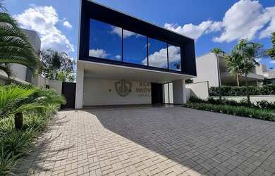 Imagem: A casa em condomínio possui 4 Dormitórios, 5 Banheiros, 5