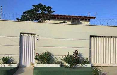 Imagem: A casa possui 3 Dormitórios, 2 Banheiros, 1 Vaga na garagem