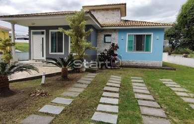 Imagem: A casa em condomínio possui 4 Dormitórios, 2 Banheiros, 2