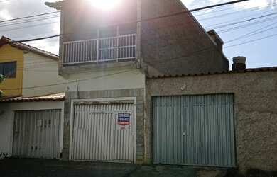 Imagem: A casa possui 5 Dormitórios, 3 Banheiros, 4 Vagas na garagem