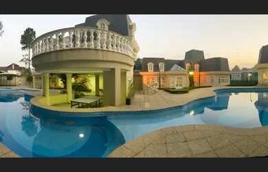 Imagem: A casa em condomínio possui 5 Dormitórios, 5 Banheiros, 5