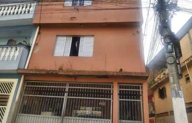 Imagem: A casa possui 5 Dormitórios, 2 Banheiros, 2 Vagas na garagem