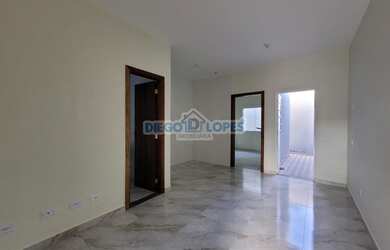 Imagem: A casa possui 2 Dormitórios, 1 Banheiro, 1 Vaga na garagem