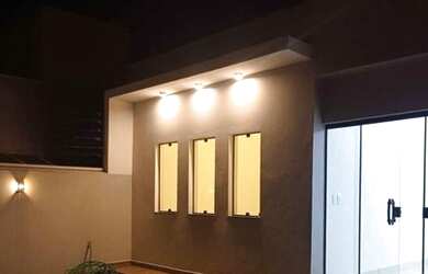 Imagem: A casa possui 1 Dormitório, 1 Banheiro, 3 Vagas na garagem